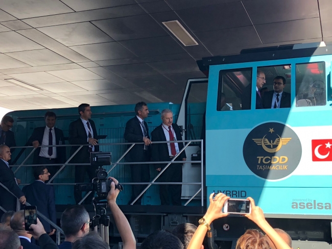 Milli hibrit lokomotif Almanya'da tanıtıldı